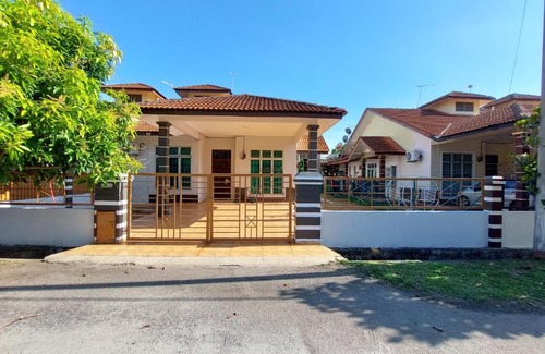 Bukit Baru House | Teratak Azhan Homestay