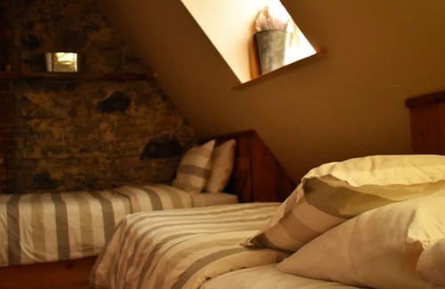 Neuville Bed & Breakfast | Tercentenary Historical House.