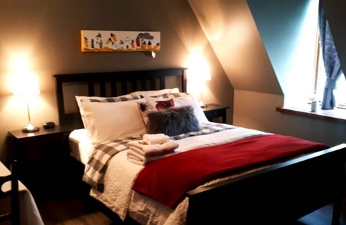 Neuville Bed & Breakfast | Tercentenary Historical House.