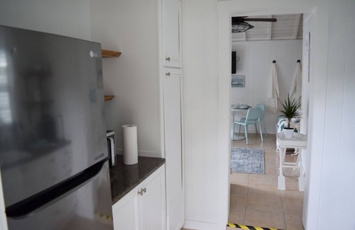 Forest Hills Cottage | Termino Beach House Retreat with Hot Tub and Garden