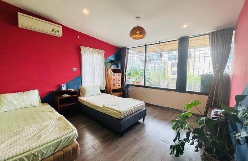 Trang Tien Apartment | Terra Homestay - Big Balcony with elevator - 150m to Hoan Kiem Lake