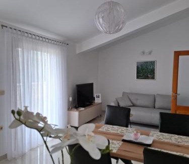 Siroki Brijeg Apartment | Terrace Apartmani
