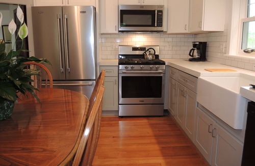 Cooperstown House | Terrace Lawn Awesome location 1/2 mile to Dreams Park, 5 bdrm home, shared pool