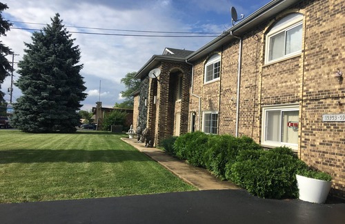 Oak Forest Hotel | Terrace Motel