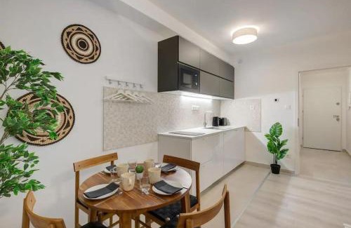 Csarnok negyed Apartment | Terrace Vista-Modern 2BR Retreat