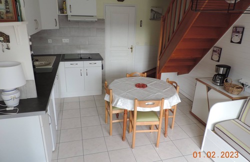 Arzon House | Terraced house, ground floor, facing south, very quiet