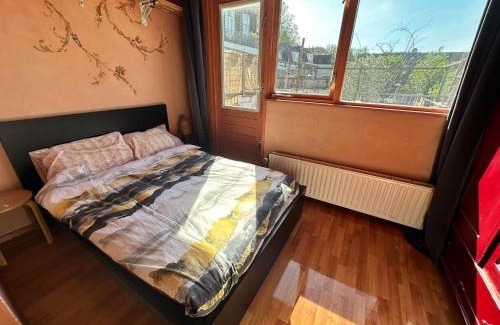 Utrecht Apartment | Terraced room in shared house