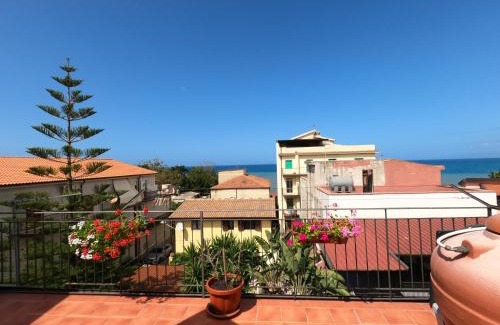 Marina di Caronia House | Terrazza Lungomare