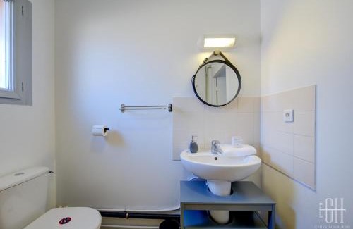 Saint-Pierre-des-Corps Apartment | Terre - Proche A 10 - 2V - Parking