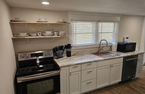 Taylor Berry House | Terrific 4-bedroom house with AC in Louisville