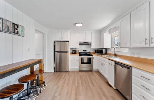 Orem House | Terrific 6 Bedrooms & 3 Baths. Waffles & Pets too!