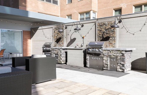 Edgewater Beach Apartment | Terrific Edgewater 1BR w/Fitness Center, Lounge & W/D, by Bluedground