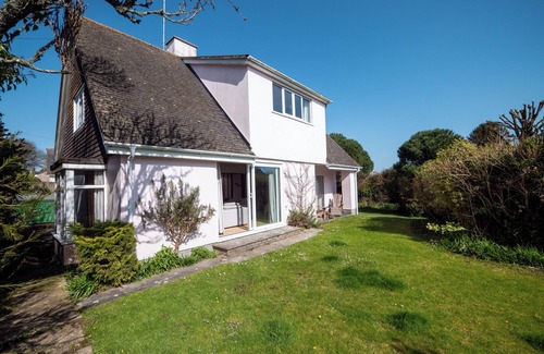 Stoke Fleming Cottage | Terrific pet friendly 4 bedroom cottage in Stoke Fleming