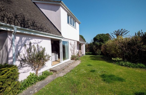 Stoke Fleming Cottage | Terrific pet friendly 4 bedroom cottage in Stoke Fleming