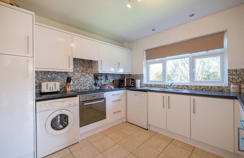 Stoke Fleming Cottage | Terrific pet friendly 4-bedroom cottage in Stoke Fleming