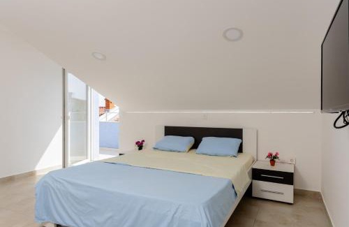 Lazi Apartment | Tesla Apartments Budva