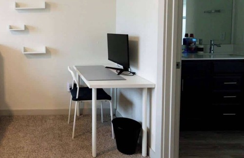 Austin House | Tesla Luxe Retreat: Sleeps 10