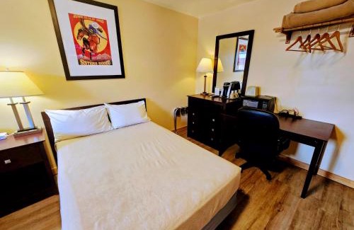 Pinedale Hotel | Teton Court Motel