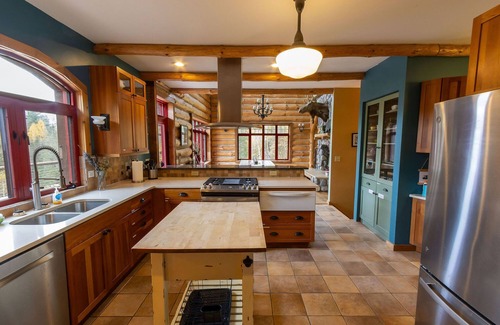 Silver Bay Cabin | Tettegouche Lodge 8BR-6.5Bath & 32 acres of outdoors relaxation ON Baptism River