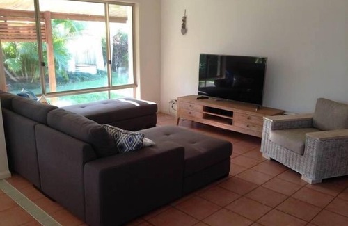 Tewantin House | Tewantin Oasis - Quiet & Secluded