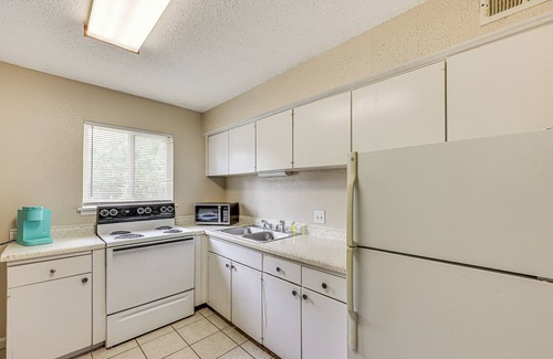 Texarkana Apartment | Texarkana Apartment < 1 Mi to Spring Lake Park!