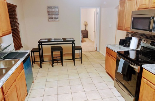 Killeen House | Texas 2 Step A wonderful 3 bedroom, home away from home.