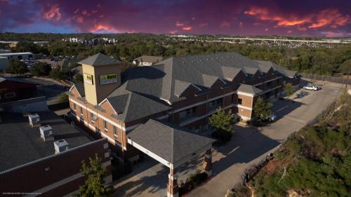 Cedar Park Hotel | Texas Bungalows Hotel & Hotel Que at Lakeline Austin Cedar Park