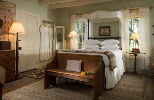 Cat Spring House | Texas Farm House getaway on BlissWood Ranch with Optional Activities & Safari!