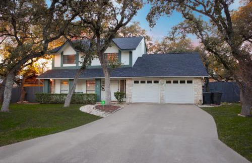 North San Antonio - SAT House | Texas Modern Minutes from Airport