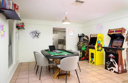 North San Antonio - SAT House | Texas Modern Minutes from Airport