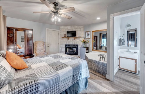 Fredericksburg Bed & Breakfast | Texas Music Suite at gorgeous Bed & Breakfast in Fredericksburg, TX!