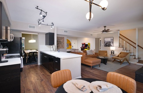 North San Antonio - SAT House | Texas Oasis - Pool, Games, Hot Tub & Family Fun!