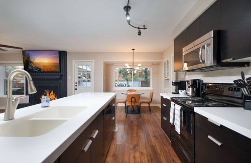 North San Antonio - SAT House | Texas Oasis - Pool, Games, Hot Tub & Family Fun!