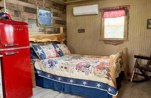 Voca Cabin | Texas Our Texas | Fun & Unique Cabin Close to Castell