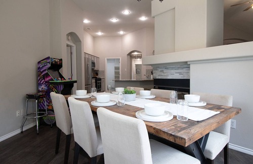 McKinney House | Texas Roots: King Beds - 6 Minutes to Downtown McKinney- Sleeps 6 - Remodeled
