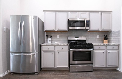 McKinney House | Texas Roots: King Beds - 6 Minutes to Downtown McKinney- Sleeps 6 - Remodeled