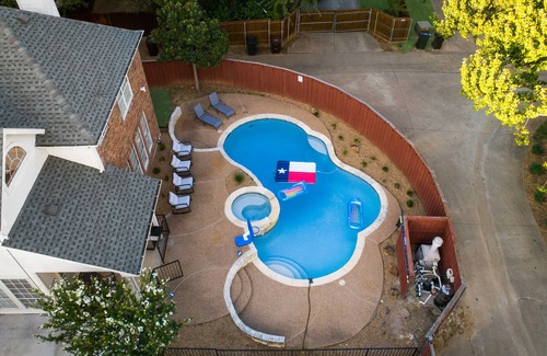 Plano House | Texas Size 5Bed 3.5Bath, Heated Spa, Pool