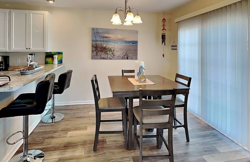Rockport House | Texas Tiki | Bay Views, Pet-Friendly
