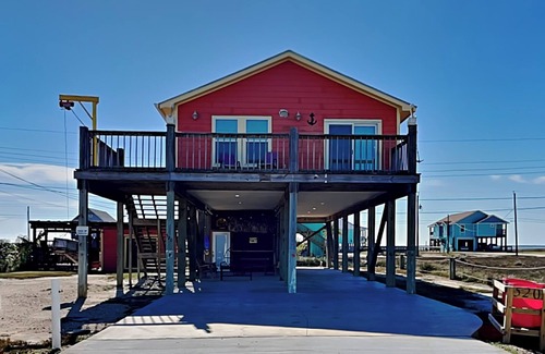 Rockport House | Texas Tiki | Bay Views, Pet-Friendly