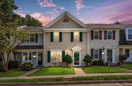 Countryside House | TH in No VA, 40 Mins to DC, Pets OK, Fast WiFi