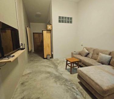 Rayong House | Thai Neighbourhood Duplex Stay 1 Bedroom Home