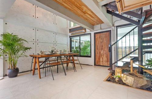 Khlong Tan Nuea House | Thai wabi-sabi Loft