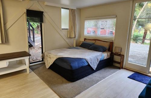 Thames House | Thames River Valley Studio Retreat 3