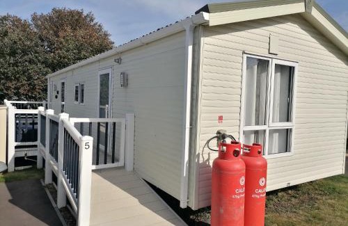 Isle of Grain Apartment | Thames view at Kent Coast Holiday Park