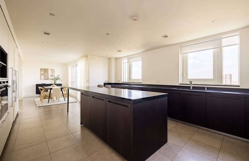 Sands End Apartment | Thames View, Three Bedroom Apartment