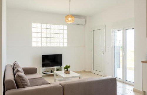 Oropos Apartment | Thanos' seaside suite