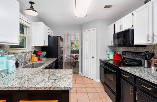 Round Rock House | That 70s House -Fun 6 Bedroom W/Pool & Game Room