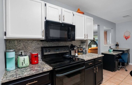 Round Rock House | That 70s House -Fun 6 Bedroom W/Pool & Game Room