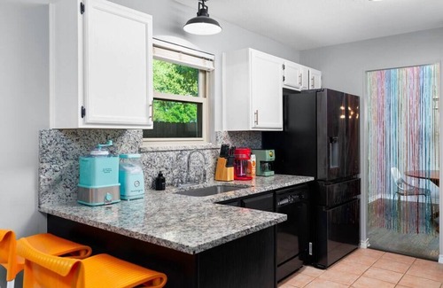 Round Rock House | That 70s House -Fun 6 Bedroom W/Pool & Game Room