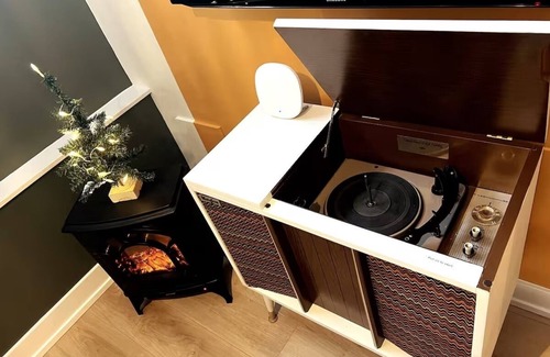 Crawford Apartment | That Modern 70s Suite - Poolside Retreat